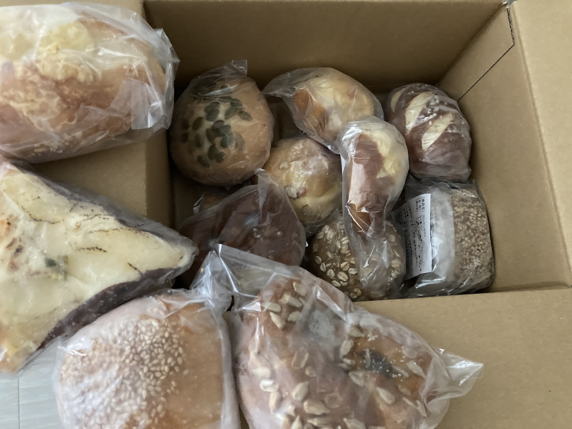 Backhaus Blau （バックハウス ブラウ） - ライ麦パン、ブレッツェルは必ず１個は入ります！お楽しみおまかせパンセット -  購入者のコメント | パンのお取り寄せ・通販サイト「rebake（リベイク）」