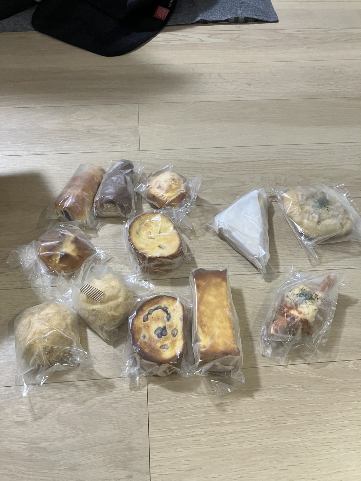 ベーカリートラ - 〖菓子パン系多め〗 毎日食べたいパンセット | 冷凍