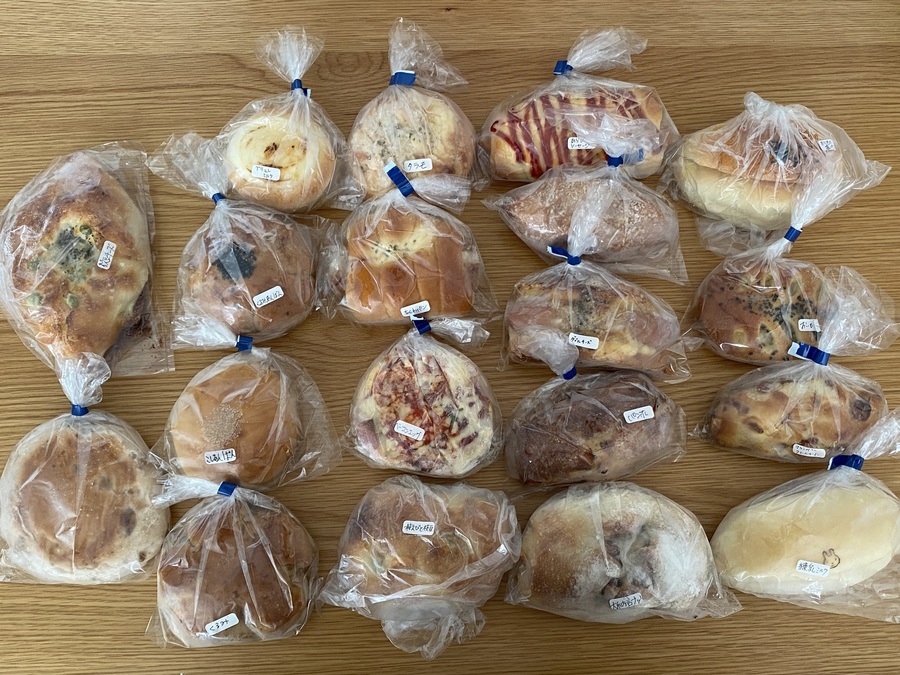 Petit Lapin プチ ラパン - プチラパン「箱いっぱいのおまかせパン