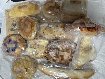 B_bakery - 飾らない美味しさが自慢！幸せパンセット | パンのお