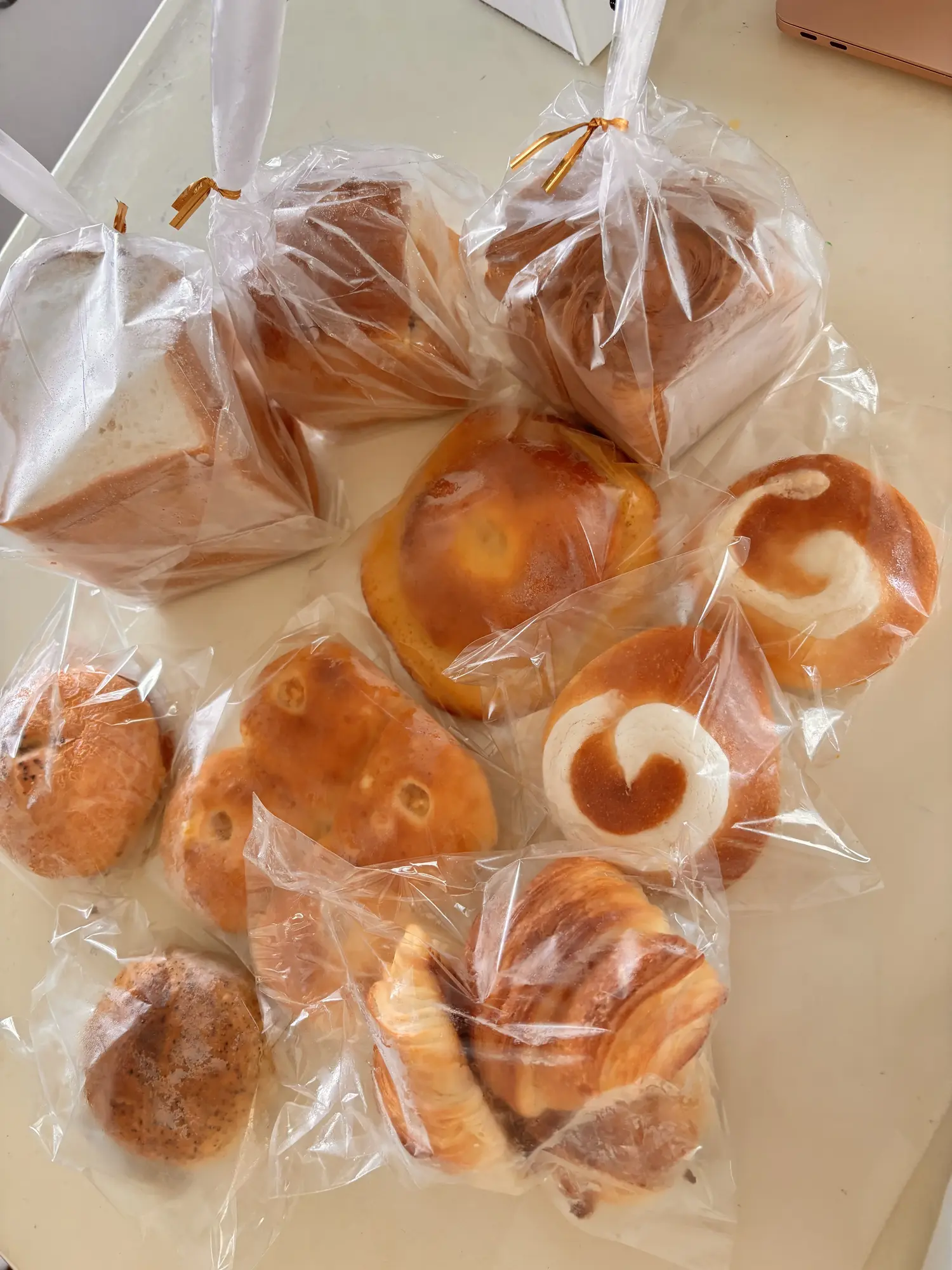 米粉パンの店 ベーカリーピース - もっちり しっとり 米粉パンセット