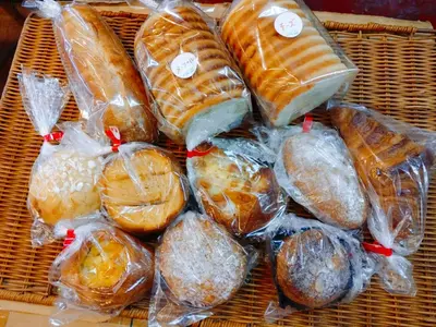 【国産小麦100%】店長のおまかせパンのハッピーセット・ミニ♪