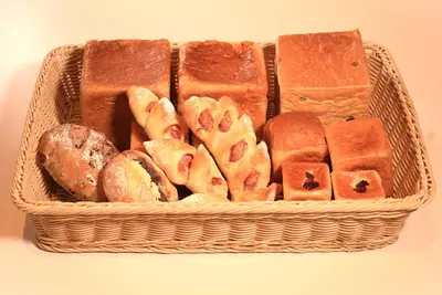 【お試しセット】名古屋で毎日300本売れる超高加水食パンが丸ごと！食パン1.5斤＋こだわりの食パン生地を使用した調理パンやハードが6種以上入ります☆