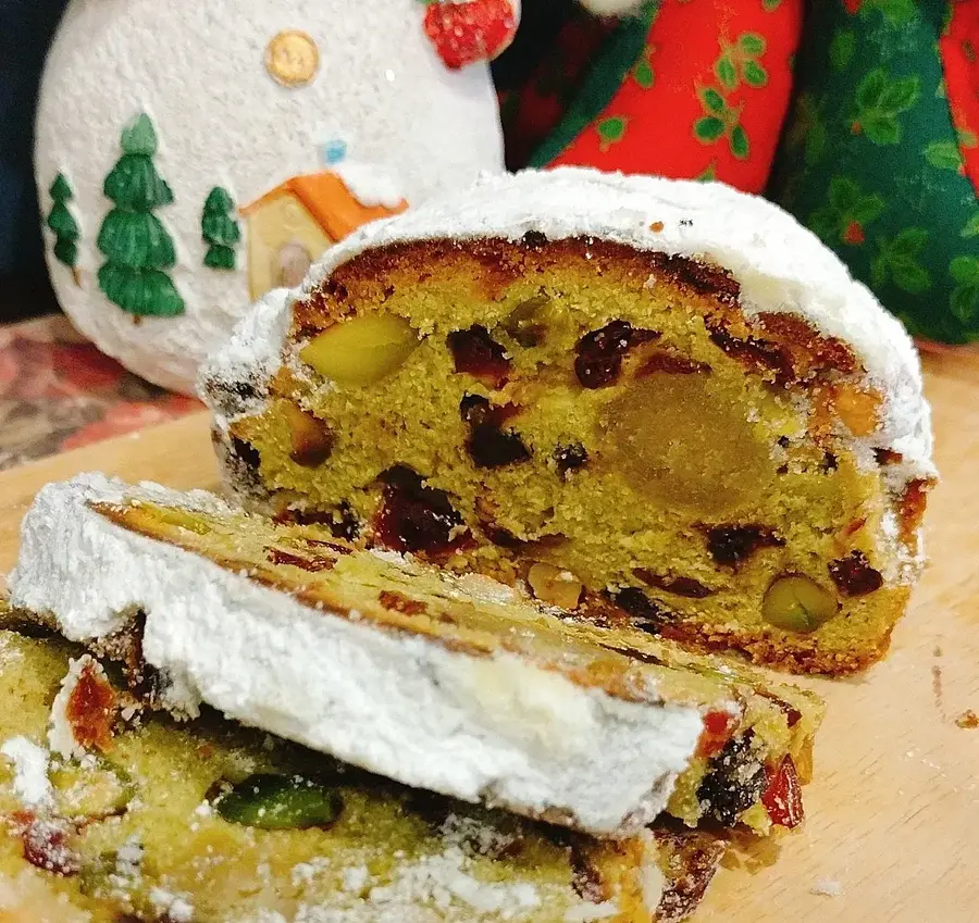 リッチなおいしさ！イタリア産ピスタチオペーストを使ったピスタチオのシュトーレン