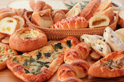 仕込みから焼くまで全てお店で！家族で食べたいこだわりパンセット