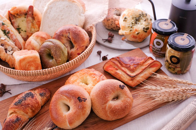 パリッとむっちりベーグルとこだわりパンセット