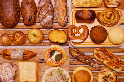 『ぱん卓のがっつりお任せパンセット』6000円相当のパン盛り沢山！