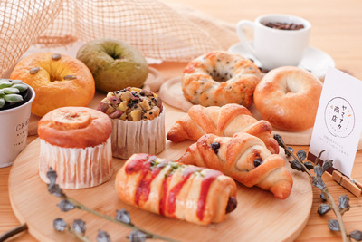 米粉100%で作るパンと時々おやつのセット