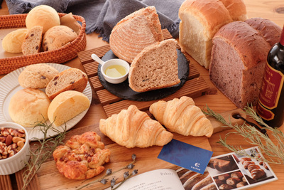 【国産小麦100％・天然酵母100％使用】食パン1斤が必ず入る！キャスロンのこだわりパンセット