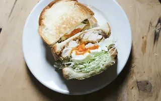 パンと過ごす日常 vol.10｜ふわしっとり食パンの唐揚げサンド