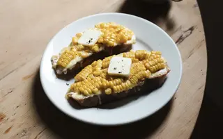 パンと過ごす日常 vol.11｜もっちりパンで作るとうもろこしトースト